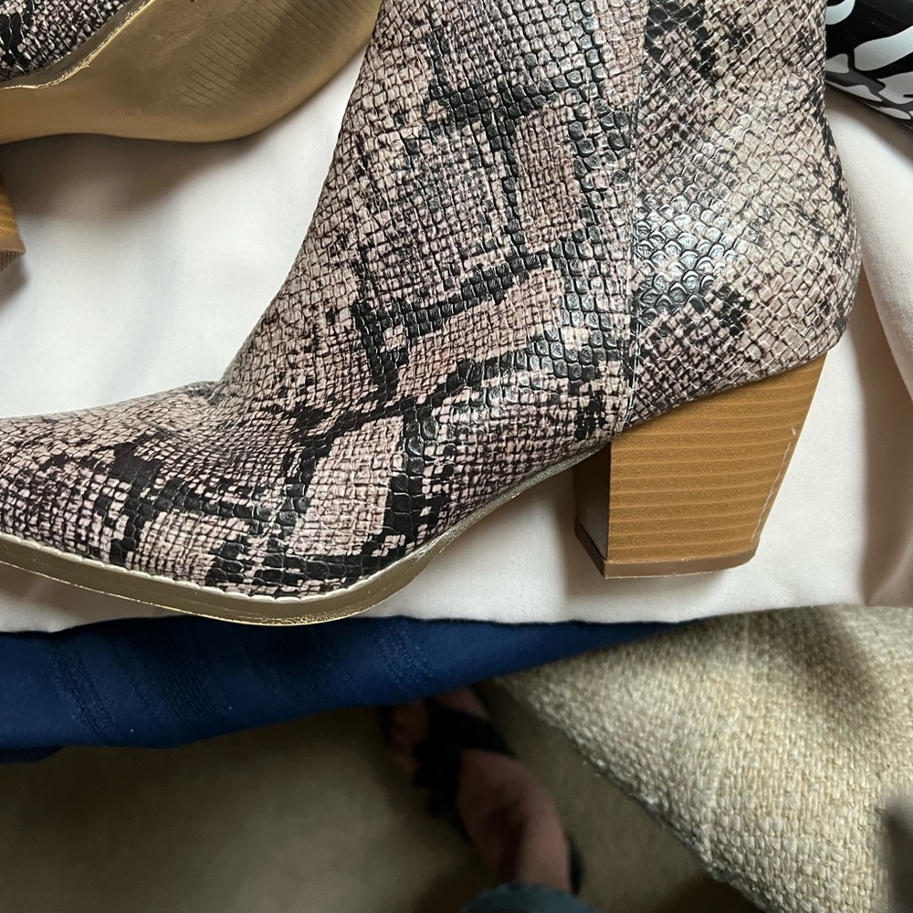 Snakeskin Western Style Booties Size 10